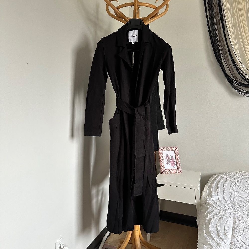 BB Dakota fitted, stretchy trench black